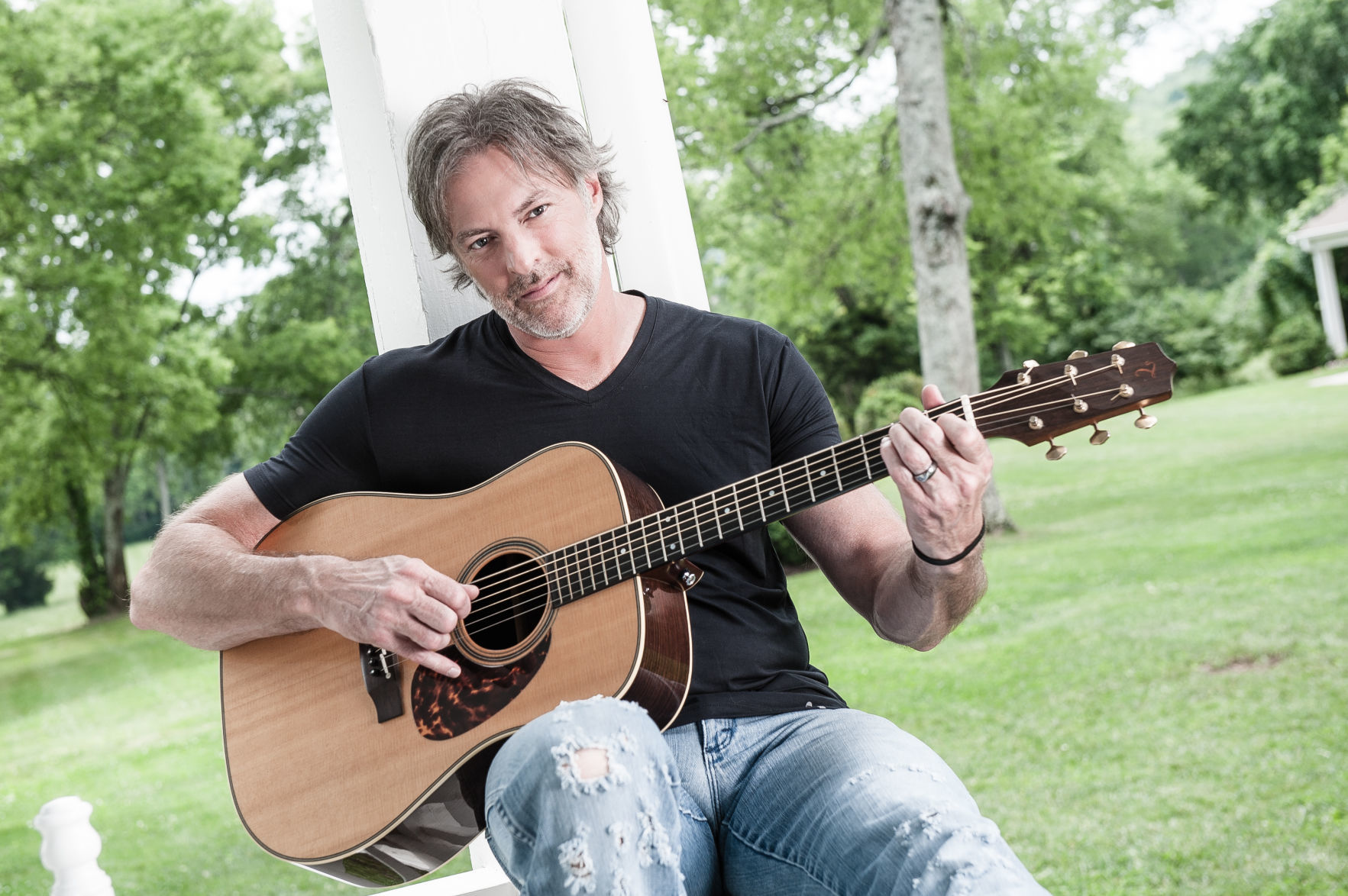 County singer Darryl Worley